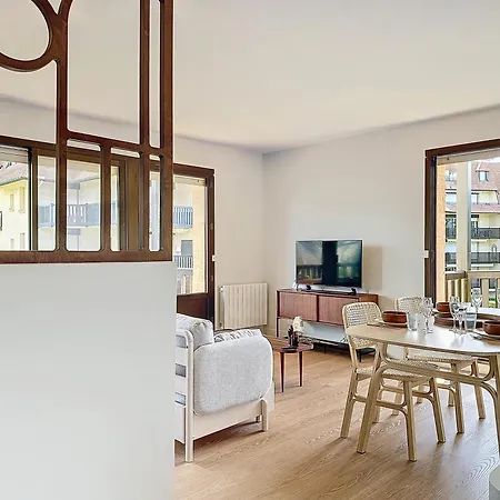 Armand Yourhosthelper