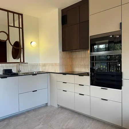 Armand Yourhosthelper