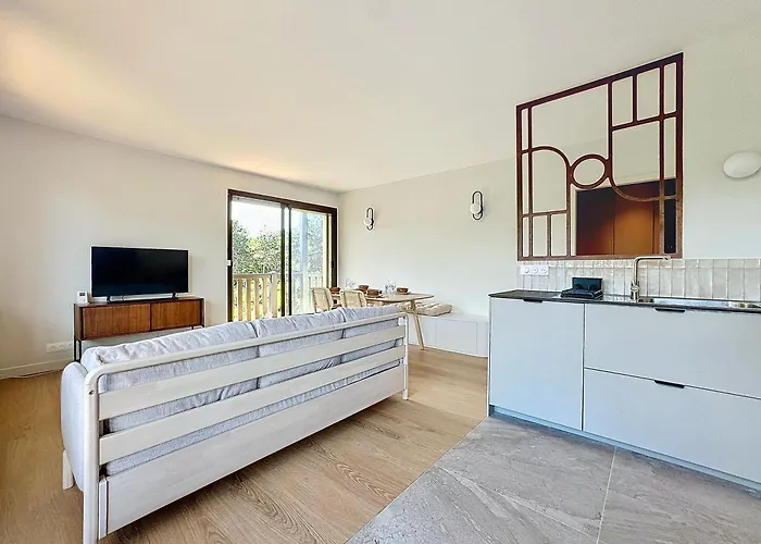 Armand Yourhosthelper